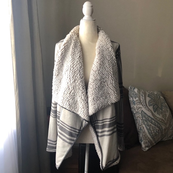 Thread & Supply Jackets & Blazers - Thread & Supply black cream plaid Sherpa jacket
